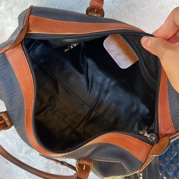 GUC, auth SALVATORE  FERRAGAMO NAVY BLUE VINTAGE BAG, made in Italy - Picture 8 of 16